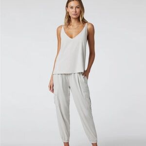 Vuori Women's Light Gray Jogger Set